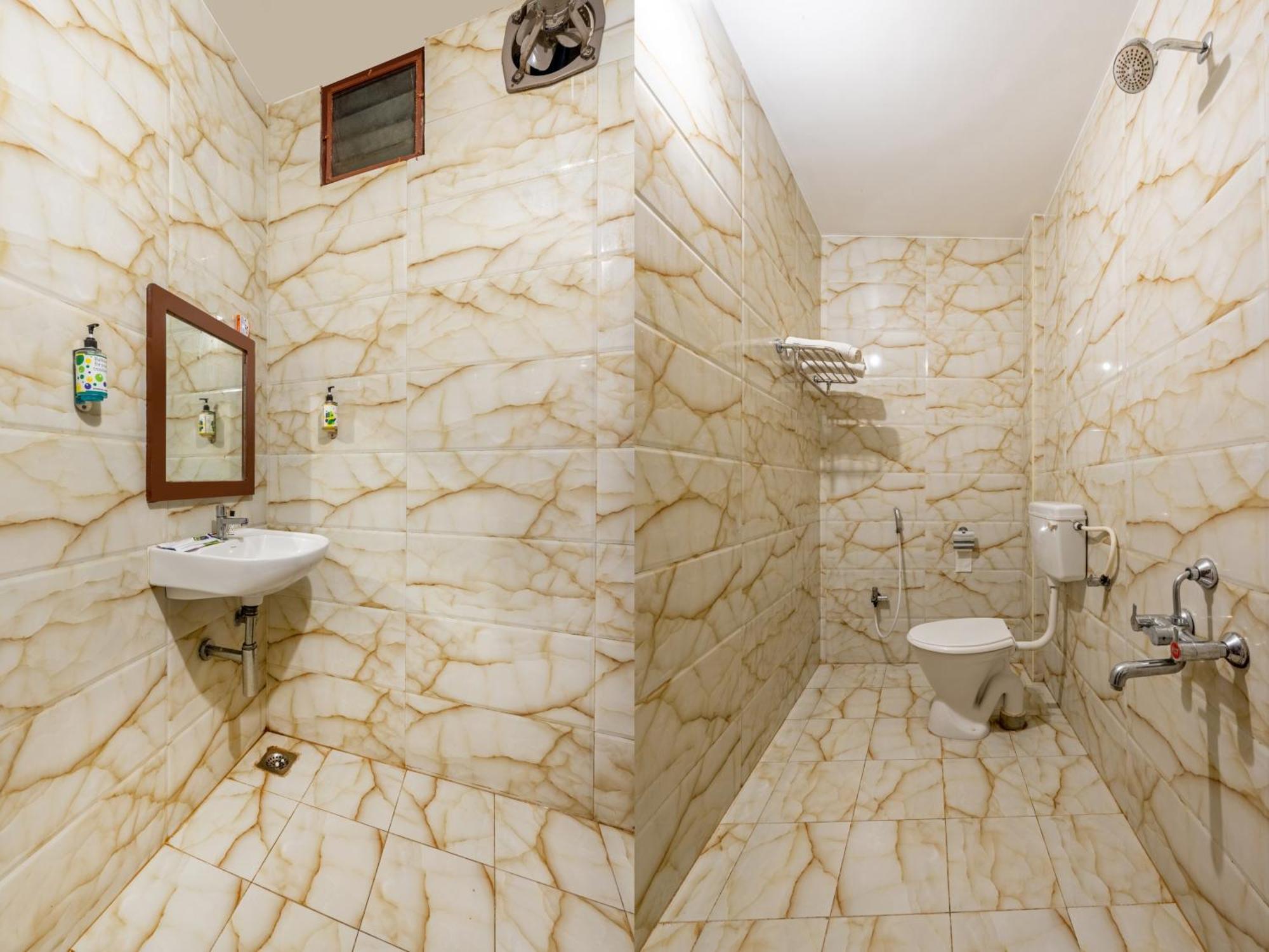 Treebo Grace Inn, 3 Min Walk From Promenade Beach Pondicherry Esterno foto