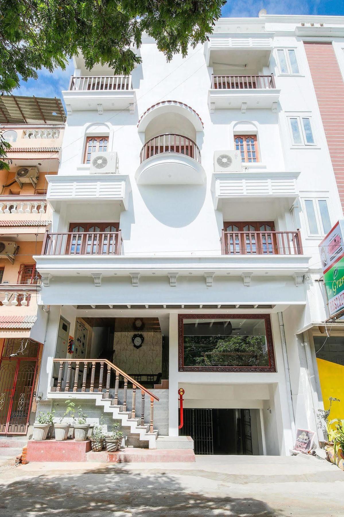 Treebo Grace Inn, 3 Min Walk From Promenade Beach Pondicherry Esterno foto