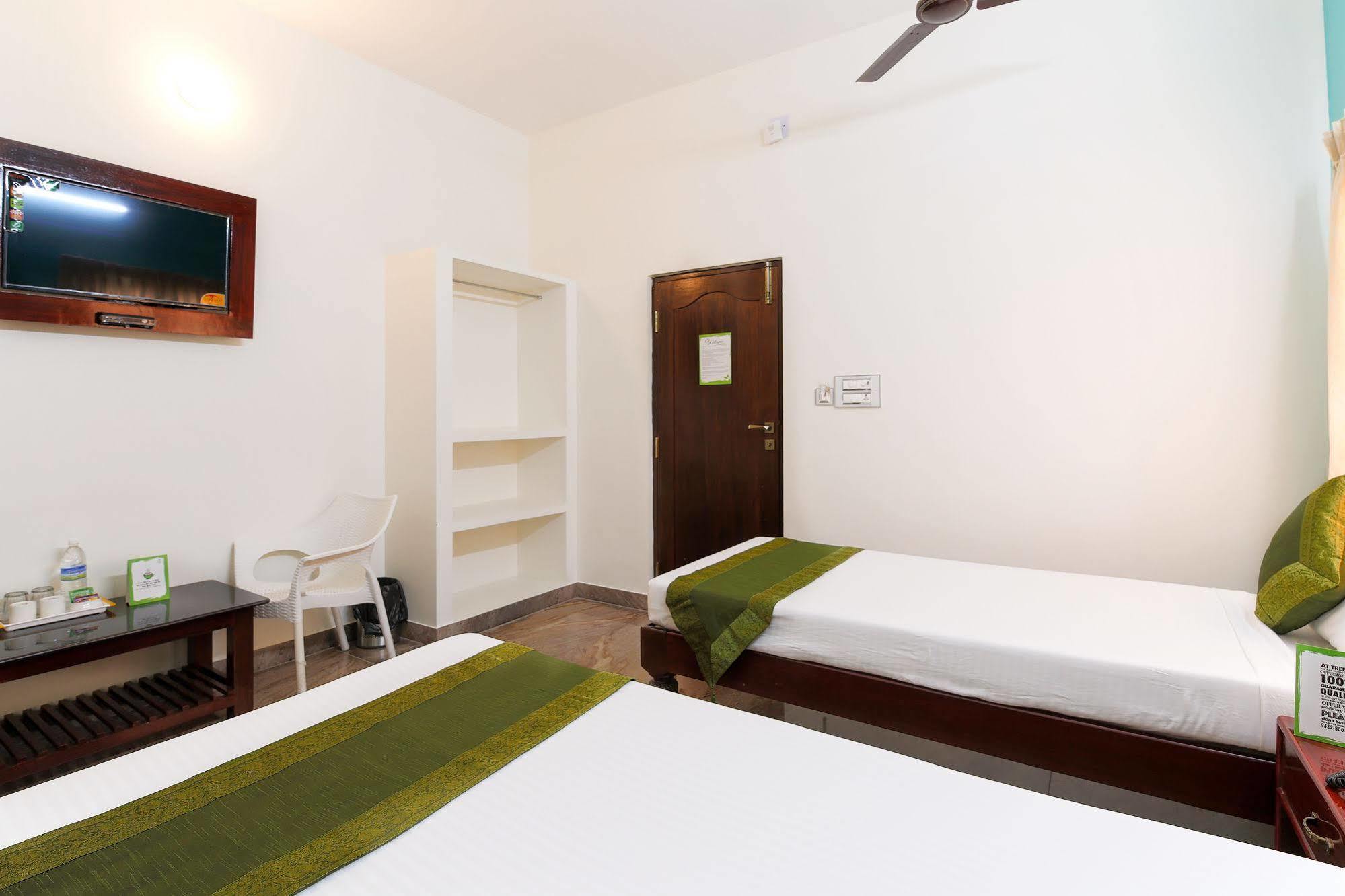 Treebo Grace Inn, 3 Min Walk From Promenade Beach Pondicherry Esterno foto
